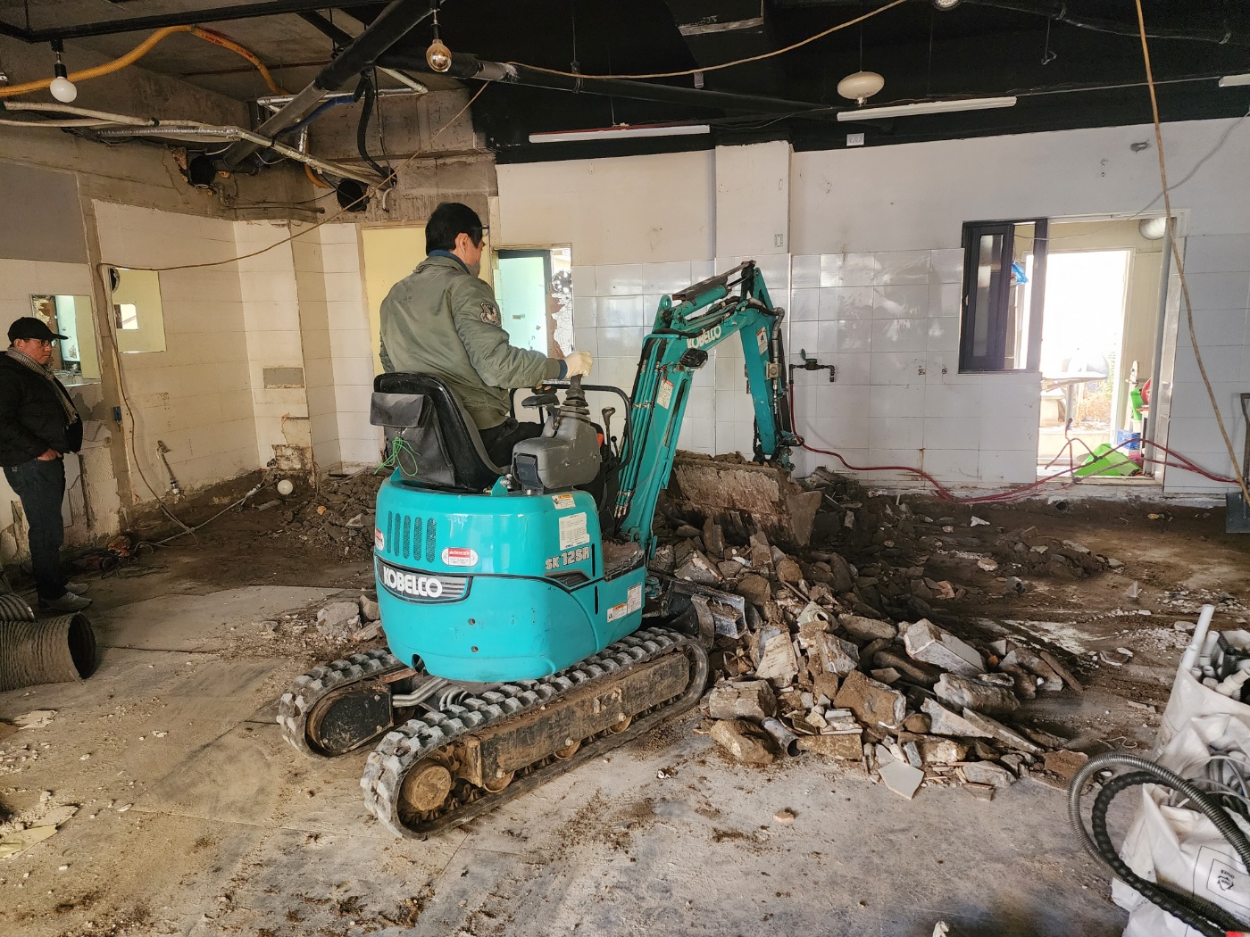 매장·사무실 철거 현장